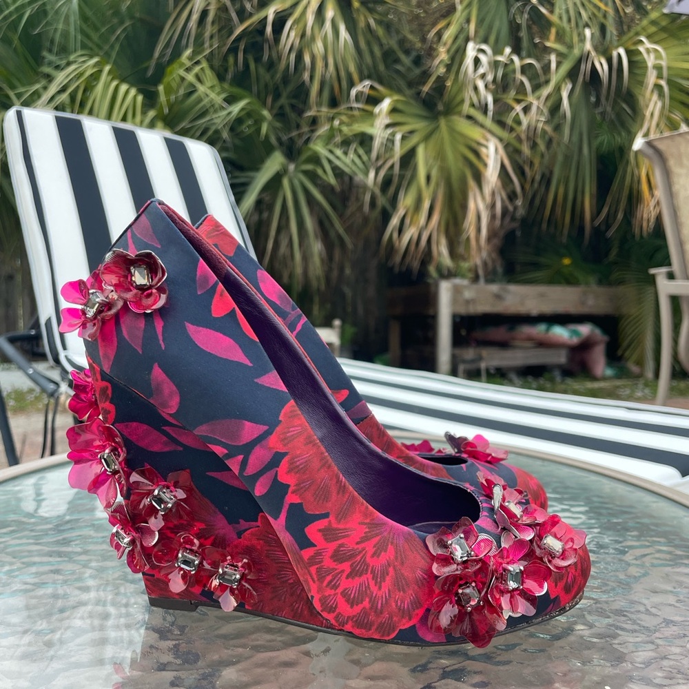 Tory Burch Elmira 3D Floral Wedges Size 5.5 NWOB